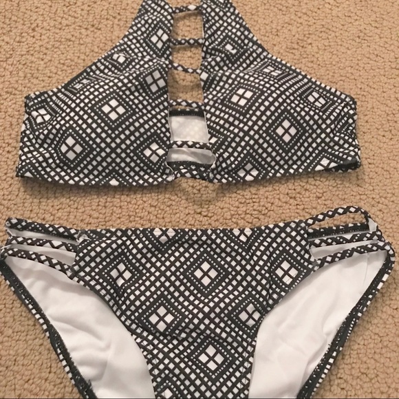 Geometric Printed High Neck Bikini - Picture 2 of 5